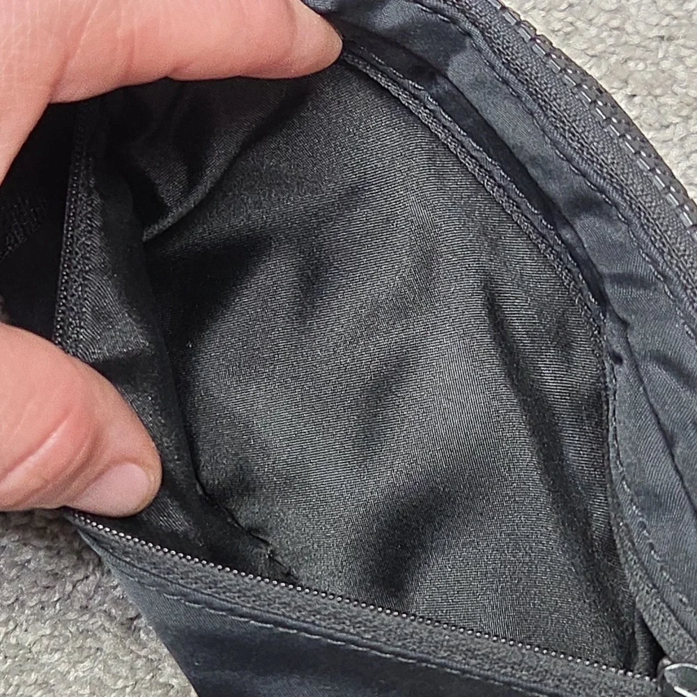 Lululemon Everywhere Belt Bag Unisex Black Adjustable Strap Fanny Pack Stretch